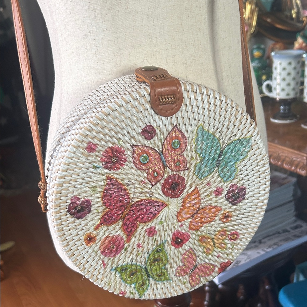 Round Wicker Rattan Butterflies Bag - Picture 2 of 10